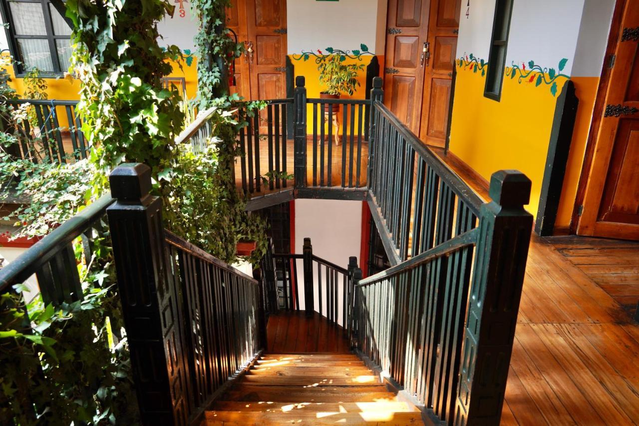 Hostal Riviera Sucre Otavalo Luaran gambar