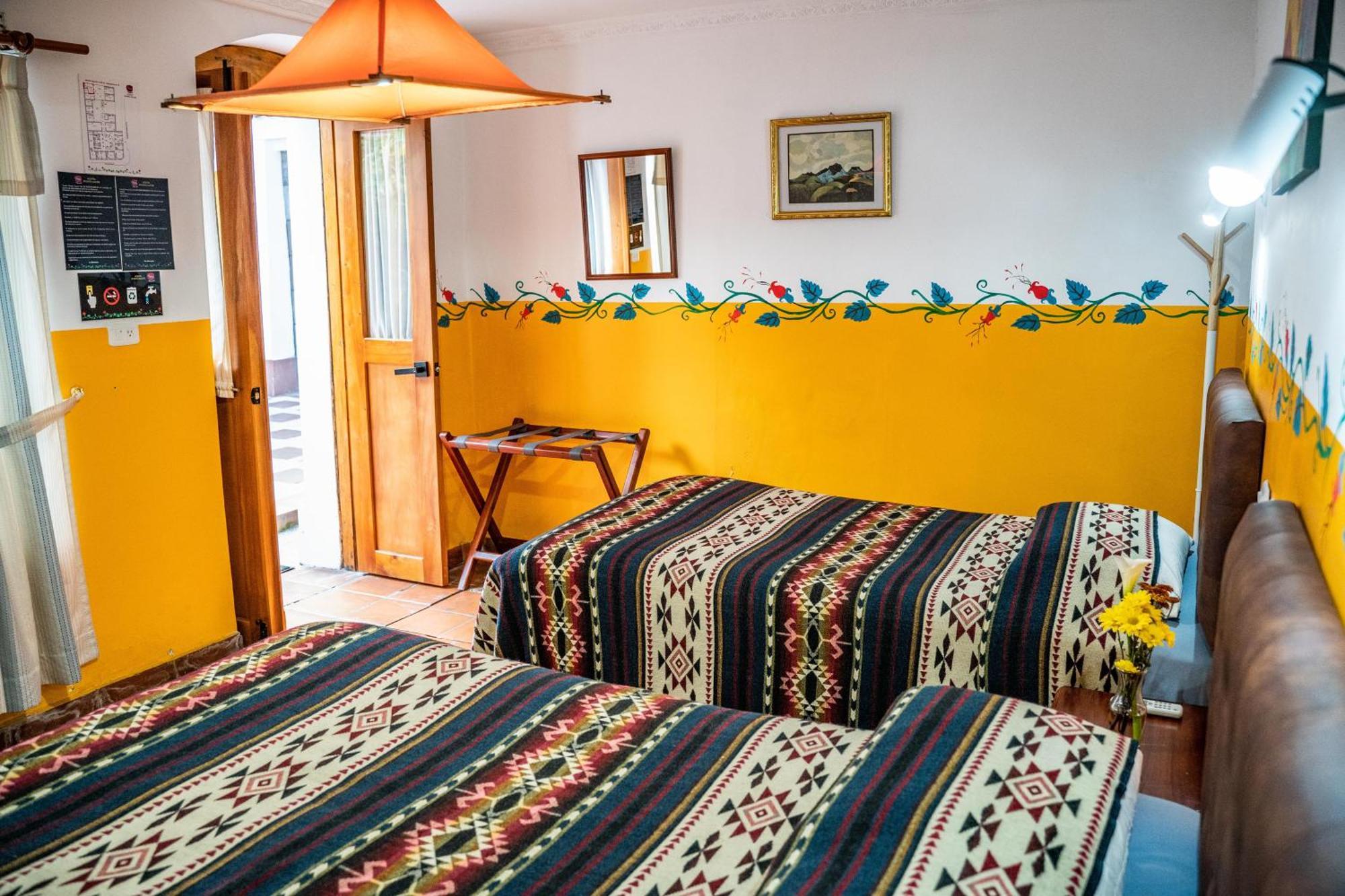 Hostal Riviera Sucre Otavalo Luaran gambar